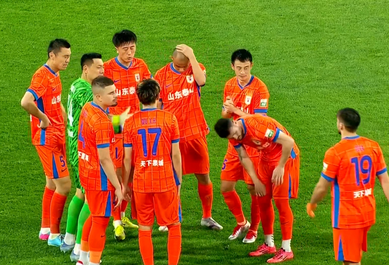 中超冲刺阶段走向成谜,本菲卡防线松动,引发热议,轮换策略成焦点(骑砍战团作弊指令) 中超冲刺阶段走向成谜,本菲卡防线松动,引发热议,轮换策略成焦点(骑砍战团作弊指令)